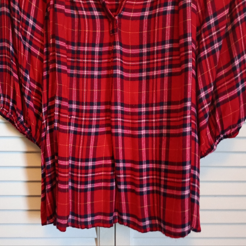 ππ Like New - Crown & Ivy Christmas Plaid V-Neck 3/4 Sleeve Blouse (2X)ππ - Picture 5 of 10